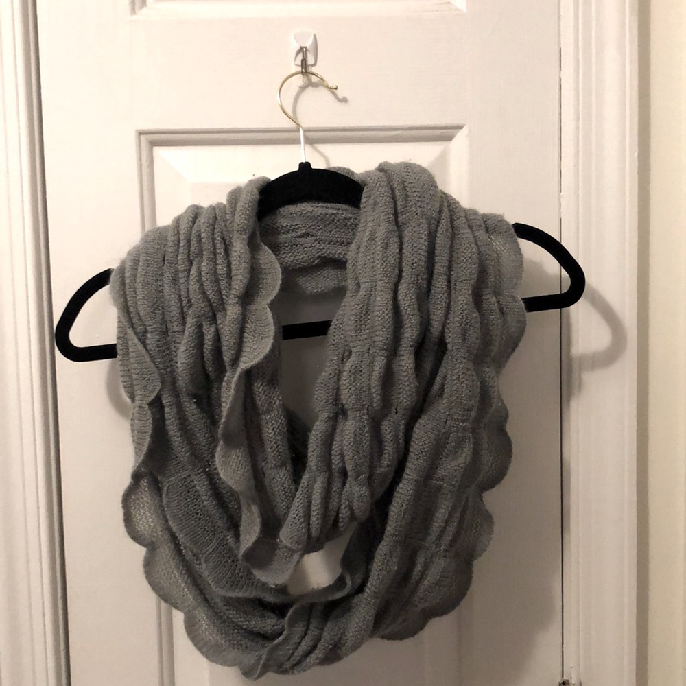 Women’s scarf